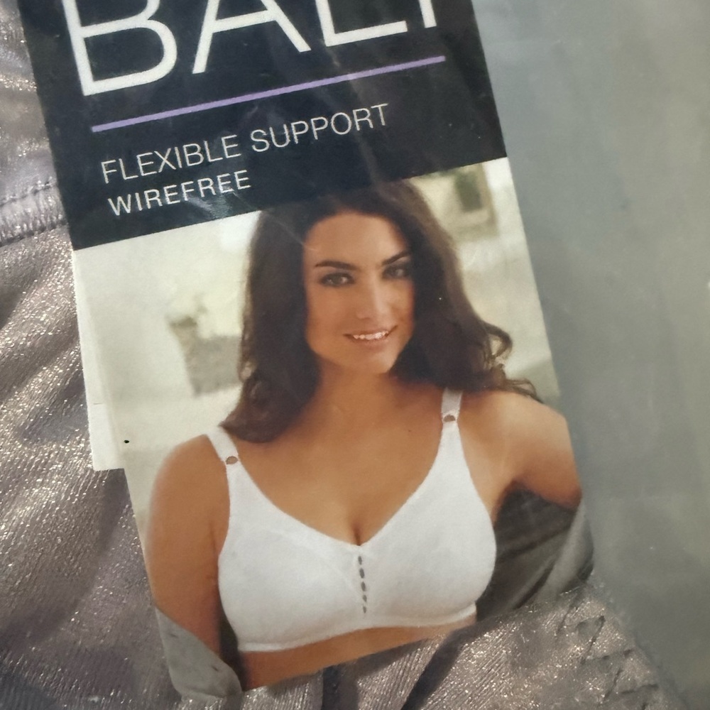 Bali Women's White Wirefree Bra with Flexible Comfort
